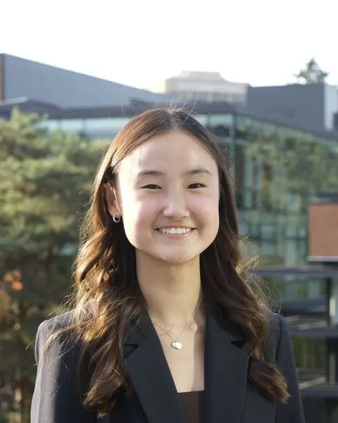 Headshot of Elle Kim