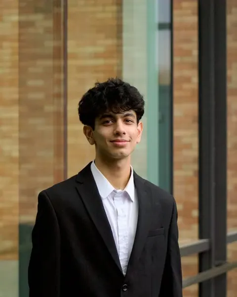 Headshot of Eshaan Garg