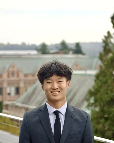 Headshot of Izayah Qiu