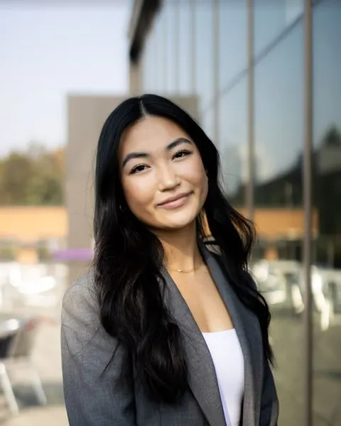 Headshot of Lauren Cheung
