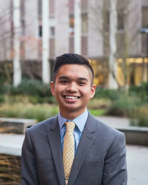 Headshot of Nicholas Chindavongsa
