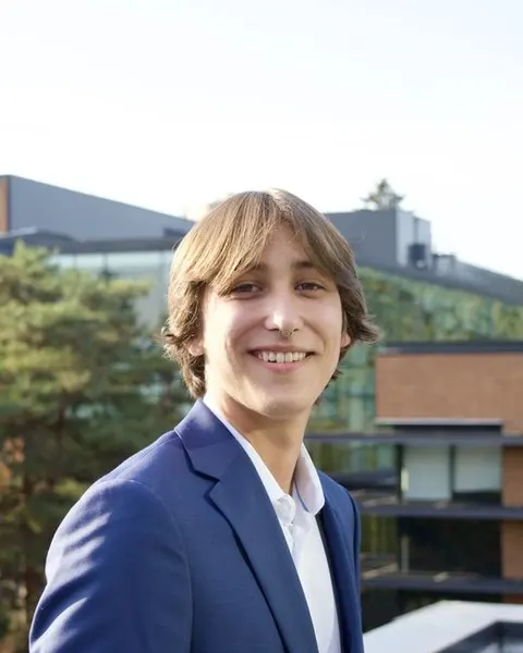 Headshot of Silas Ulrich