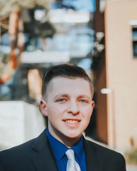 Headshot of Steele Olson
