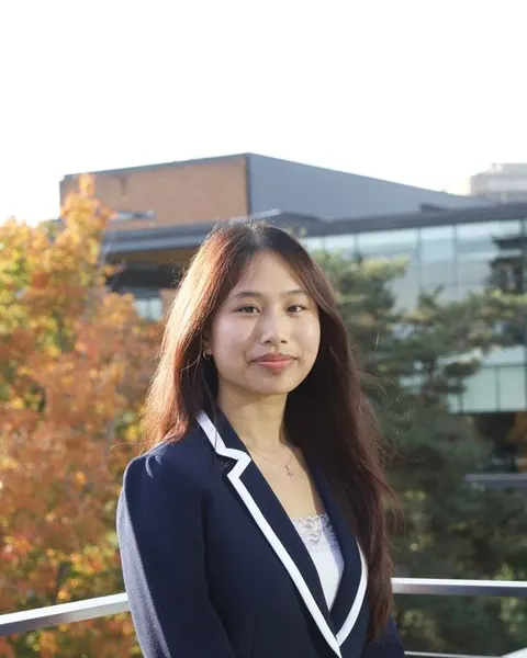 Headshot of Vivian Lam